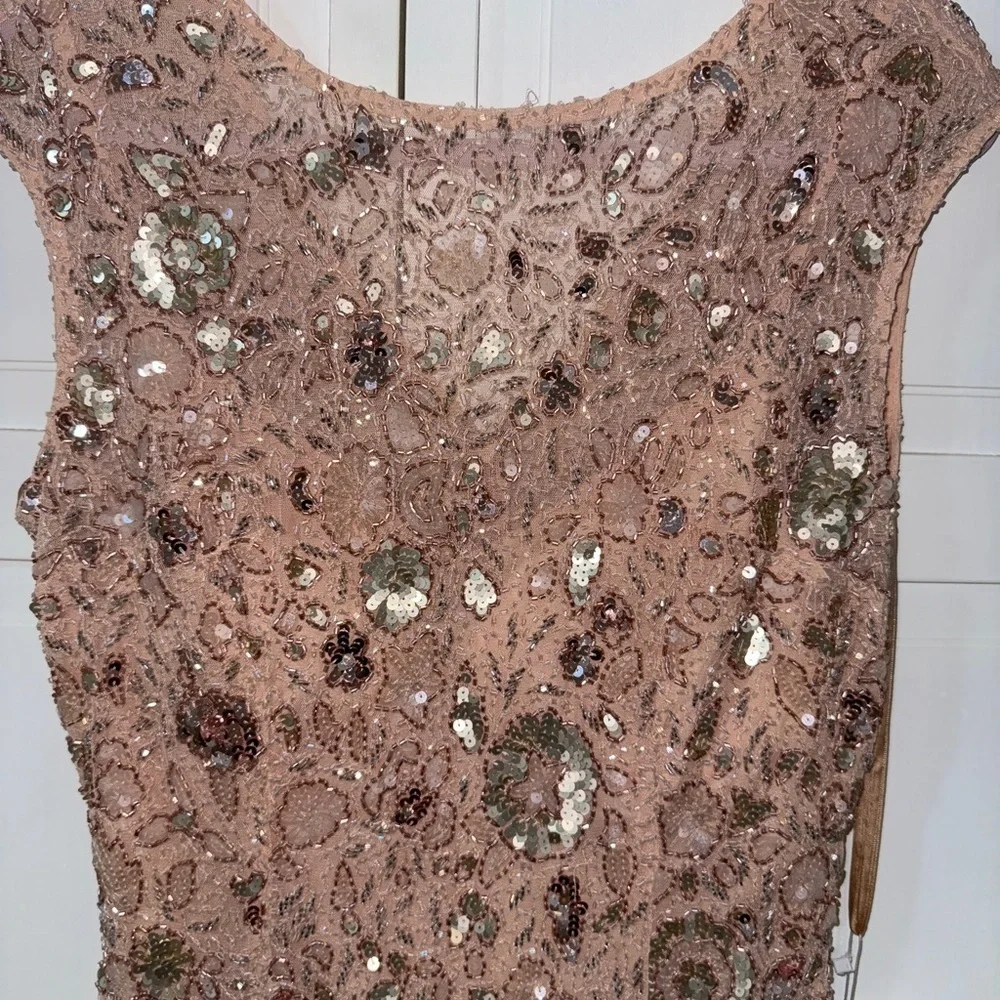 Mac Duggal Nude Silver Bateau Neck Cap Sleeve Floral Beaded Trumpet Gown Size 8